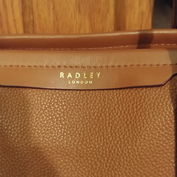 Radley London zip top leather tote bag - Picture 2 of 8